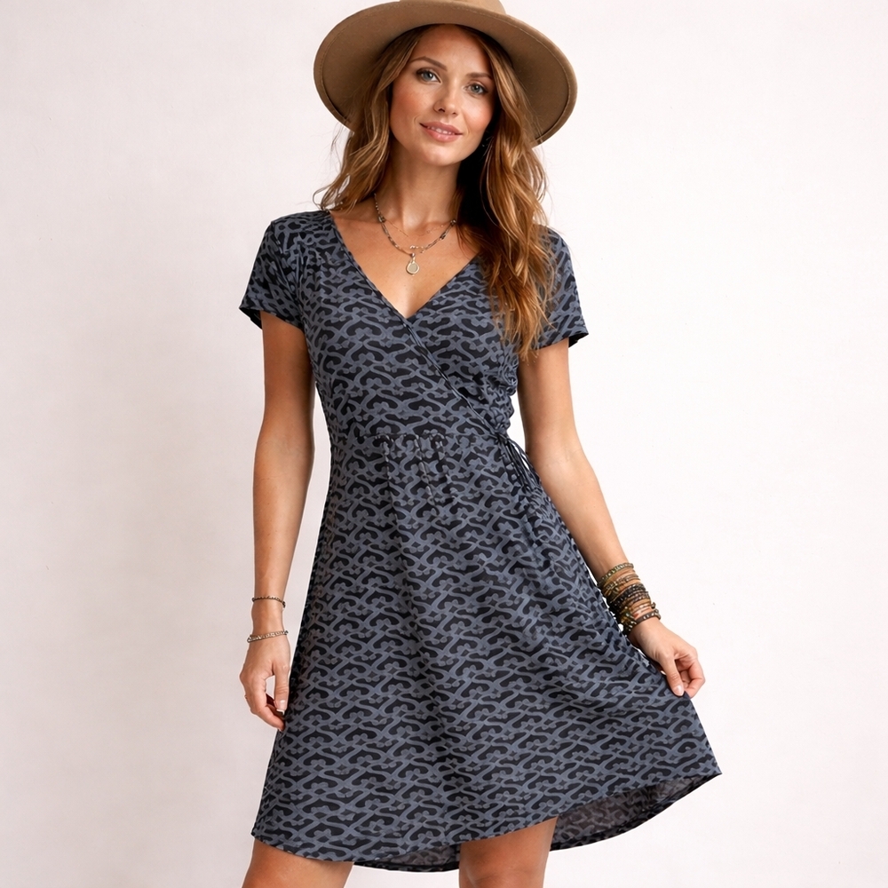 ME MARY ELLEN Size Large Short Sleeve Black & Gray Jersey True Wrap Dress NWT